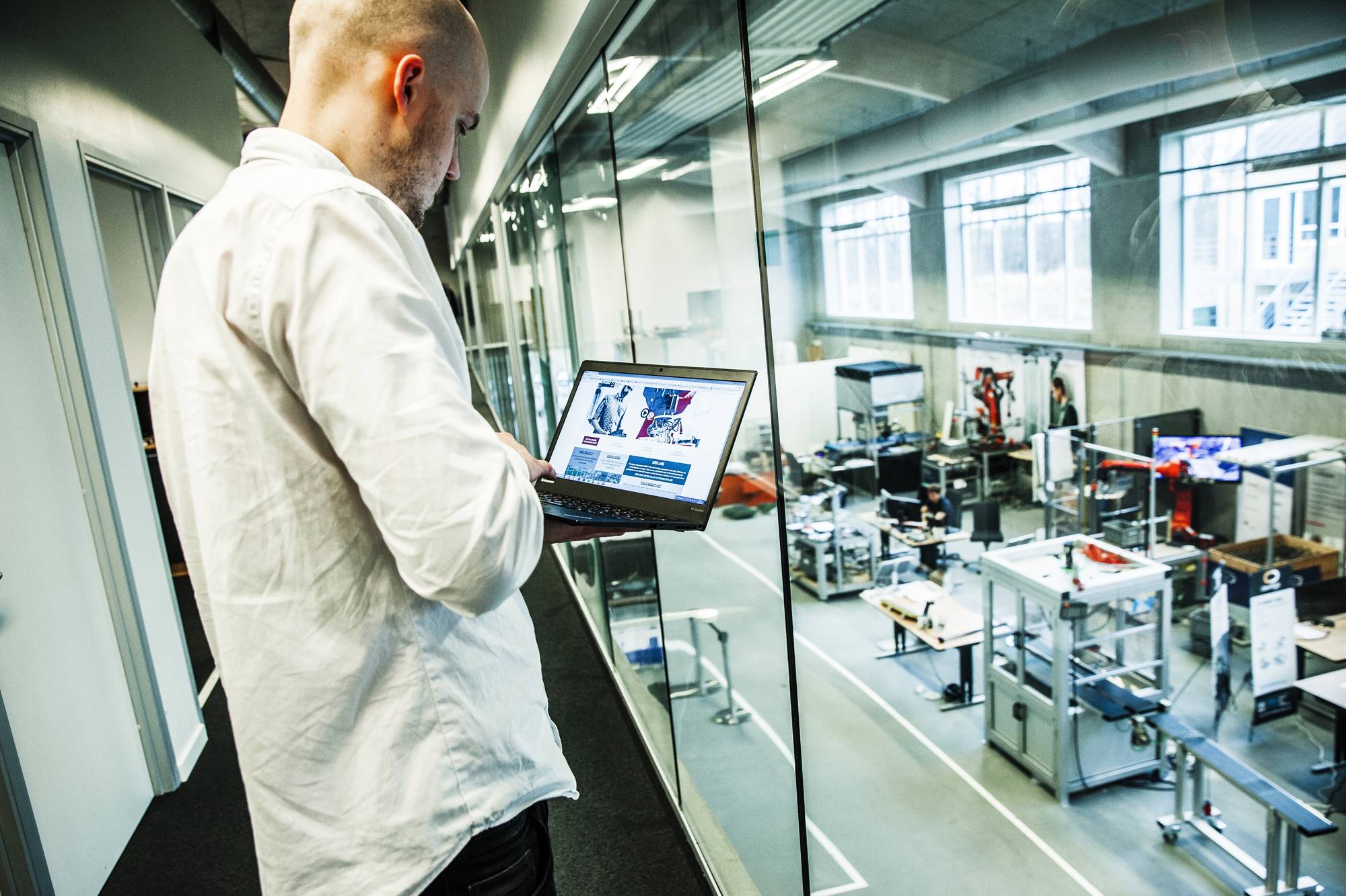 Robotics lab at Danish Technological Institute, one of the testing and experimentation spaces of the Danish Node.